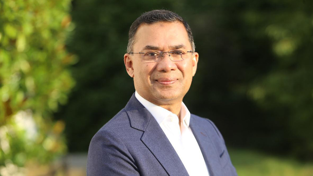 ‘চলেন যুদ্ধে যাই’, বাড়ির দরজা খুলে বললেন প্রধানমন্ত্রী