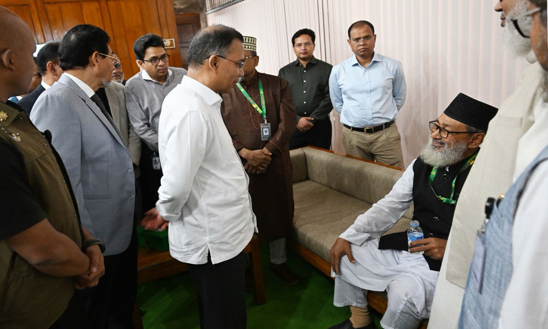 সংসদে অসুস্থ হওয়া বিরোধী দলীয় এমপির খোঁজ নিলেন প্রধানমন্ত্রী