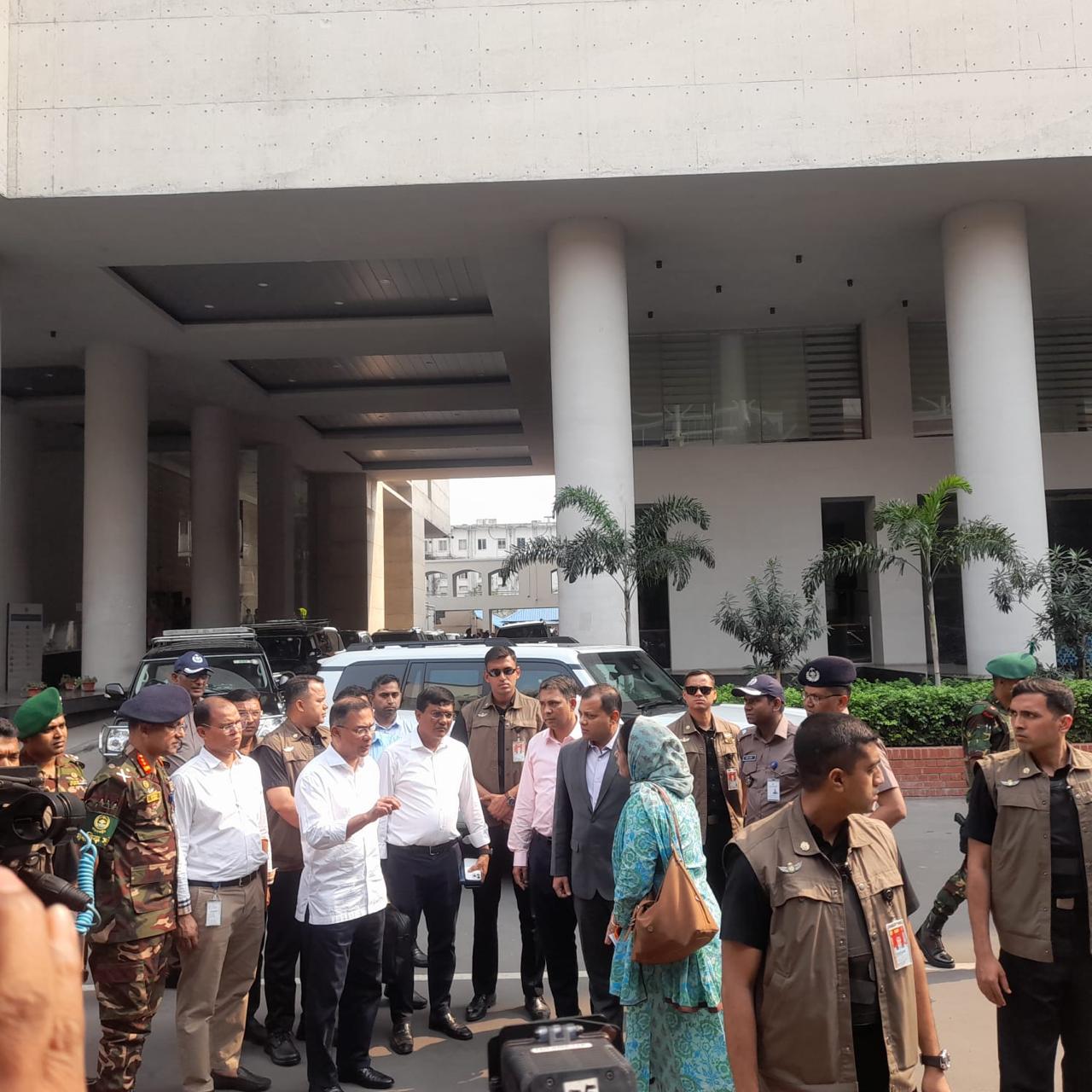 আকস্মিক সাক্ষাতে পদোন্নতি বঞ্চিত চিকিৎসকদের কথা শুনলেন প্রধানমন্ত্রী