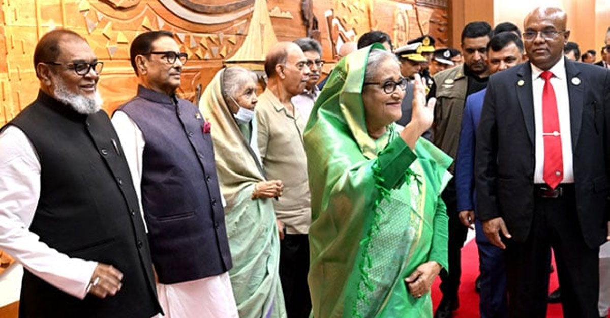 মোদির শপথ অনুষ্ঠানে যোগ দিতে নয়াদিল্লির পথে প্রধানমন্ত্রী