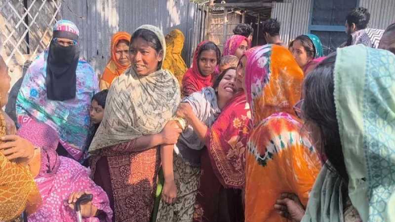 পাবনায় জোড়া খুন: বাড়ির উঠানে দাদির, সরিষাখেতে মিলল নাতনির মরদেহ