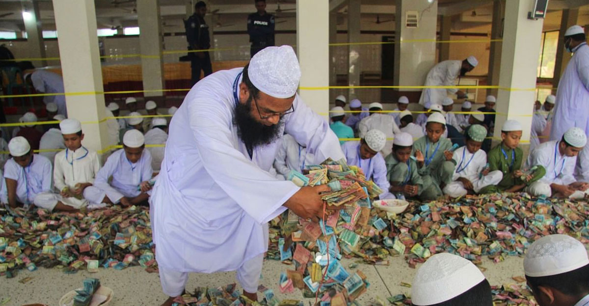 পাগলা মসজিদে মিলল ২৯ বস্তা টাকা, চলছে গণনা