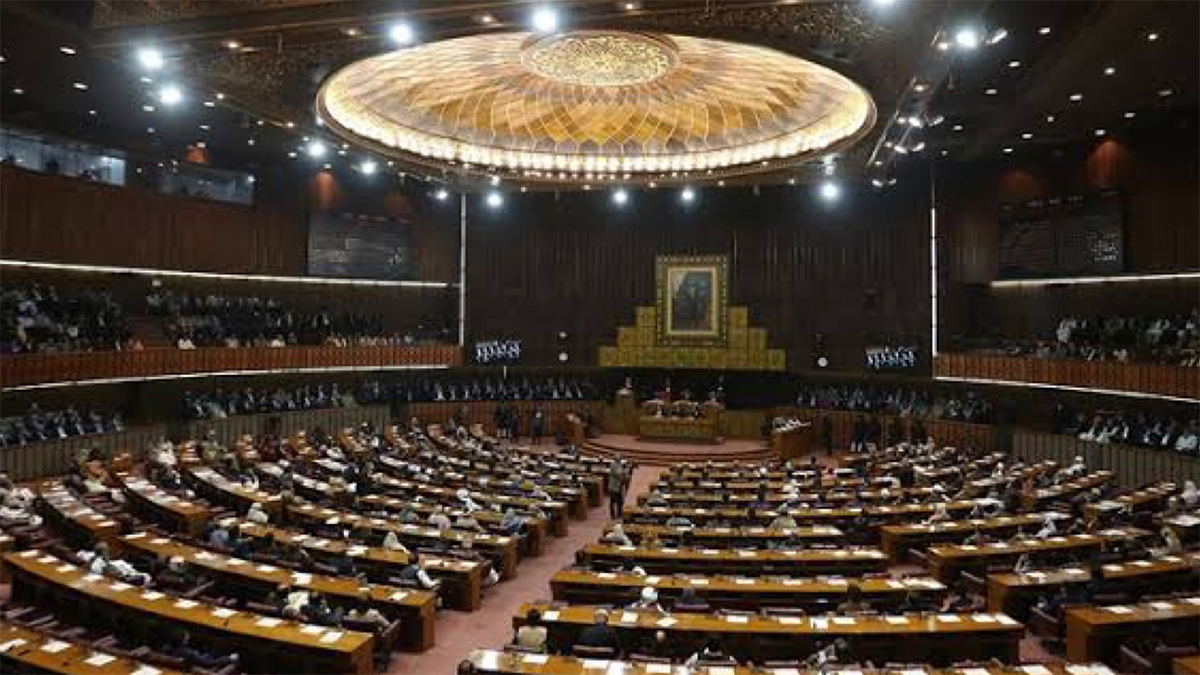 সেনাপ্রধানের ক্ষমতা বাড়িয়ে পাকিস্তানের সংবিধান সংশোধন, বিরোধীদের ওয়াকআউট