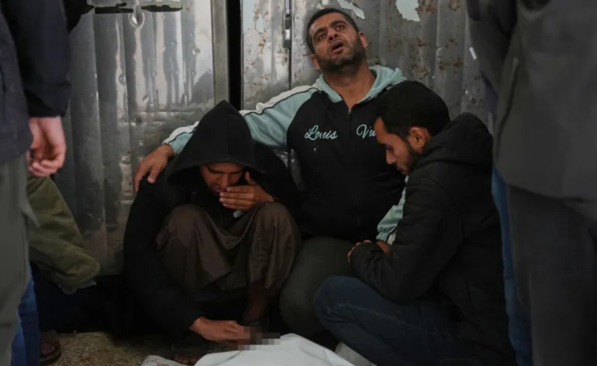 যুক্তরাষ্ট্র-ইরান আলোচনার প্রস্তুতির মধ্যেই গাজায় ইসরায়েলি হামলা, নিহত ৭