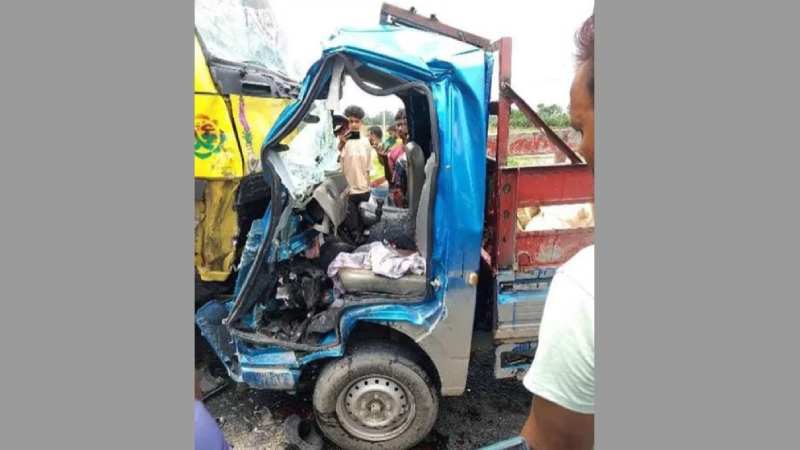 বগুড়ায় ট্রাকের ধাক্কায় দুমড়েমুচড়ে গেল পিকআপ, প্রাণ হারালেন ৪ জন