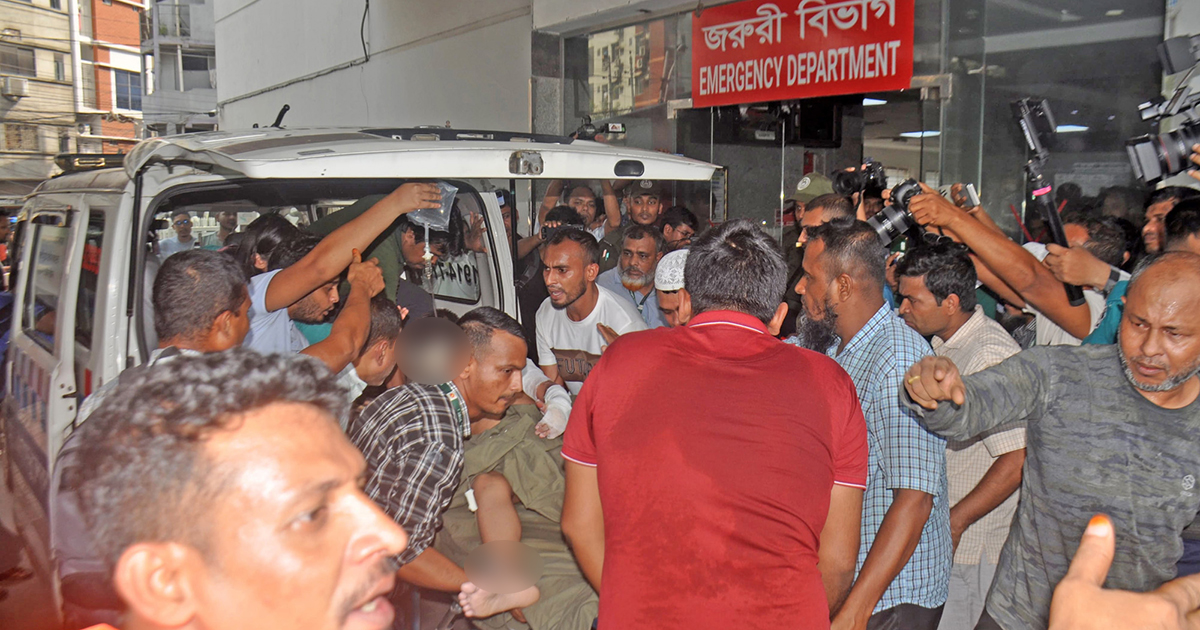 রক্তদাতাদের সমন্বয়ে যোগাযোগ ০১৭৬৯৯৯৩৫৫৮ হোয়াটসঅ্যাপ নম্বরে