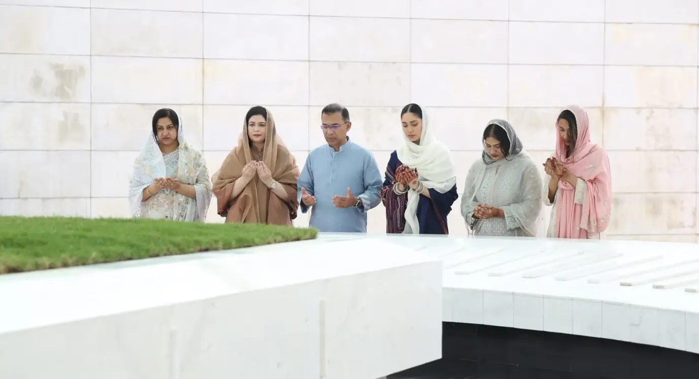 ঈদের দিন বাবা-মাায়ের সমাধিতে তারেক রহমানের শ্রদ্ধা