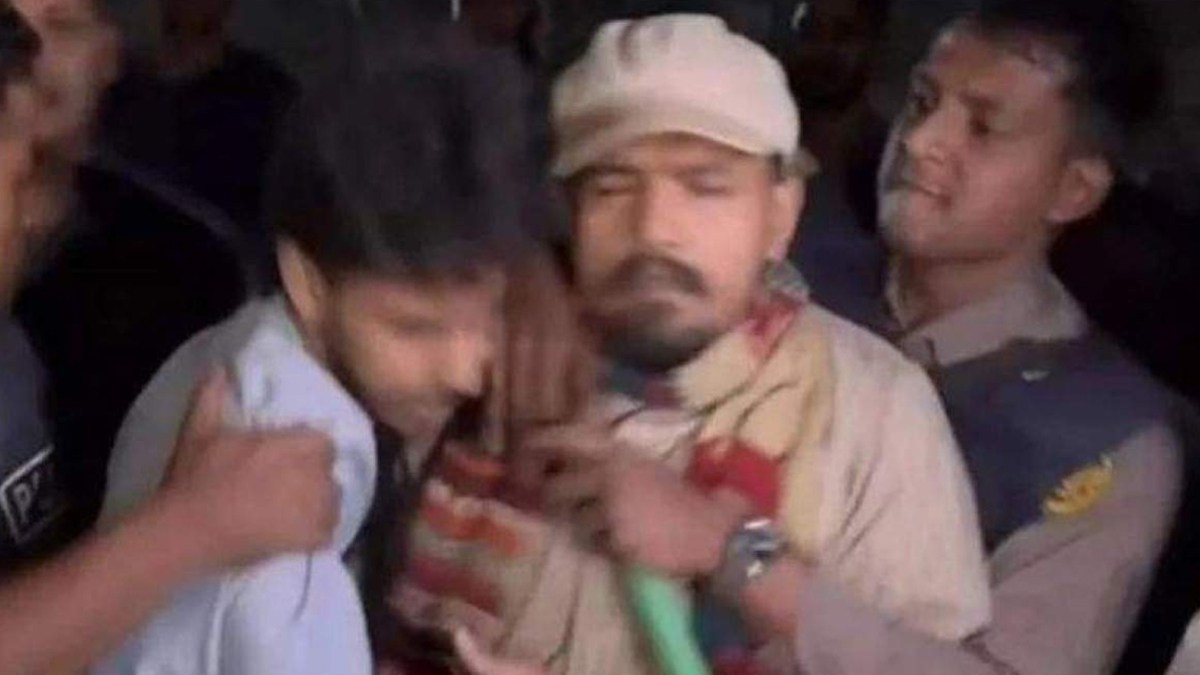 সোহরাওয়ার্দী উদ্যানে অভিযানে শিক্ষার্থীকে মারধর: ৪ পুলিশ সদস্য ক্লোজড