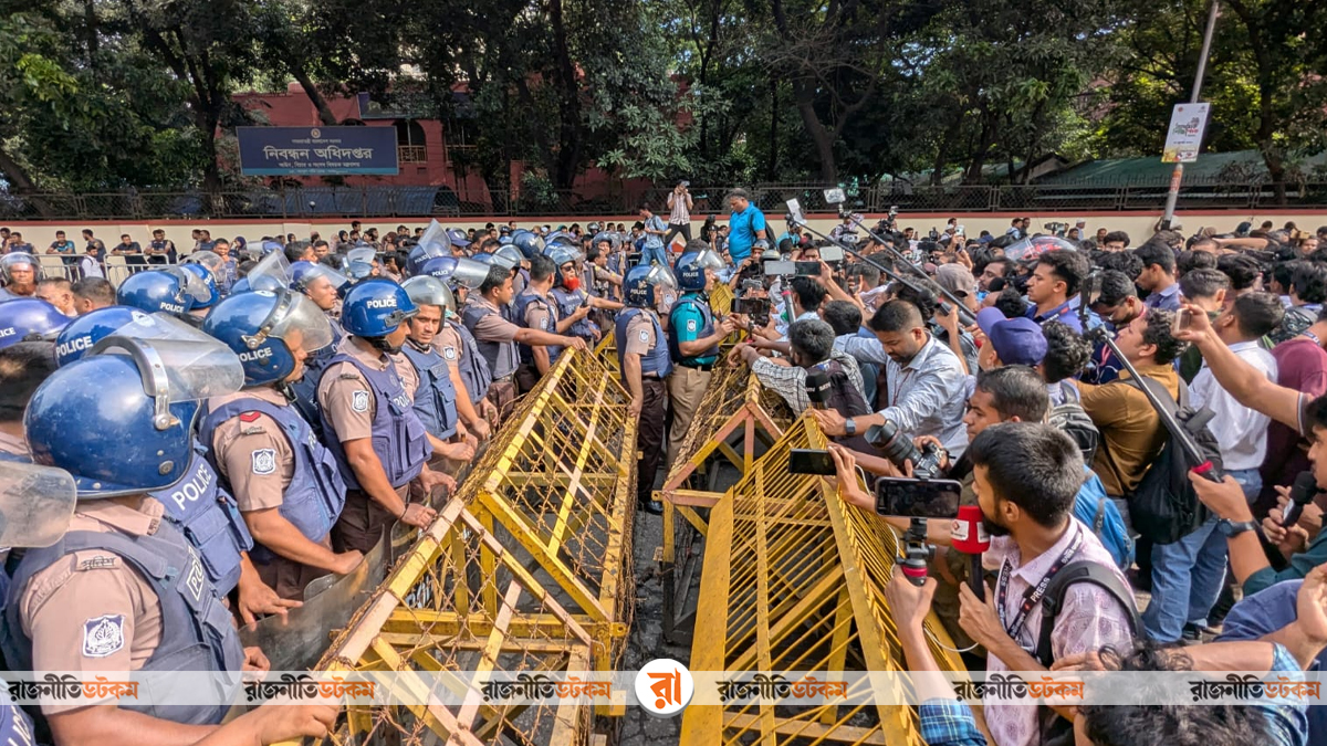 শিক্ষামন্ত্রী পদত্যাগ না করলে বৃহস্পতিবার ফের লংমার্চ ঘোষণা শিক্ষার্থীদের