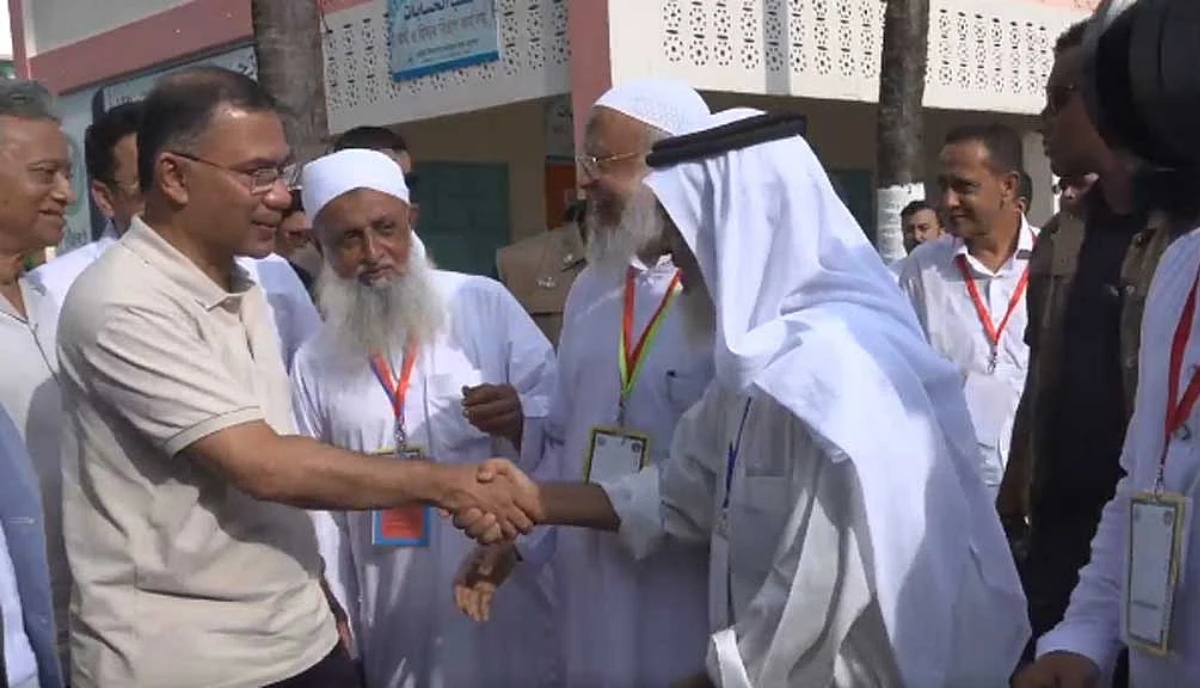 হেফাজত আমিরের সঙ্গে সাক্ষাতে বাবুনগর মাদ্রাসায় প্রধানমন্ত্রী