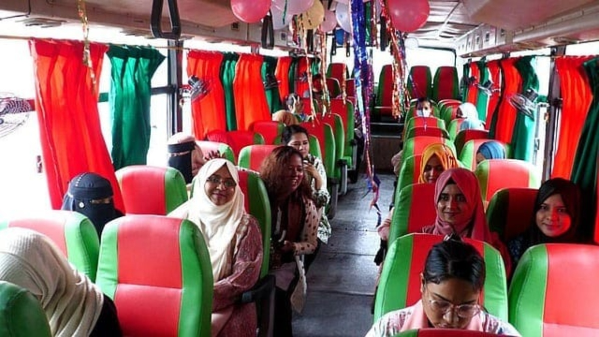 চট্টগ্রামেও ঘুরেছে গোলাপি বাসের চাকা