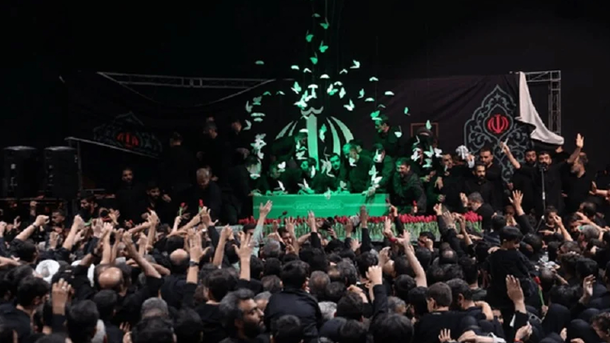 শোকযাত্রার আগে আলি খামেনির জানাজায় জনতার ঢল