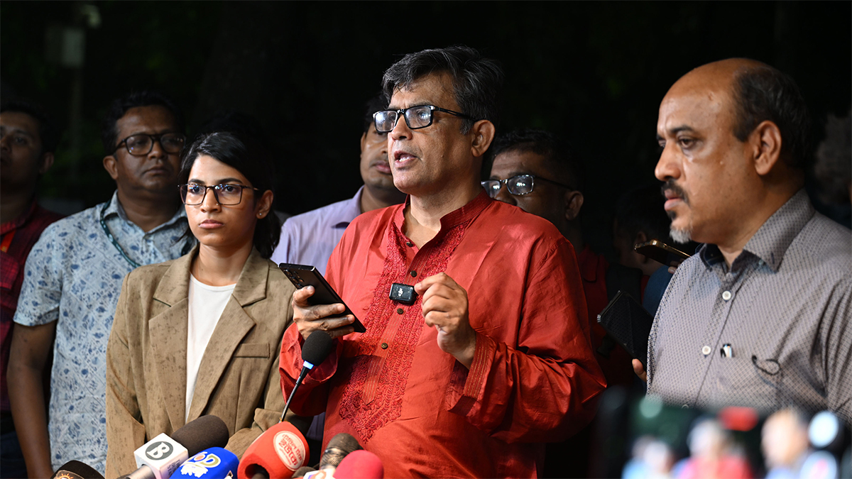 নির্বাচনের বিকল্প যেকোনো কিছু গভীর বিপজ্জনক: প্রধান উপদেষ্টা