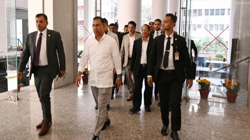 সচিবালয়ে প্রধানমন্ত্রী তারেক রহমান