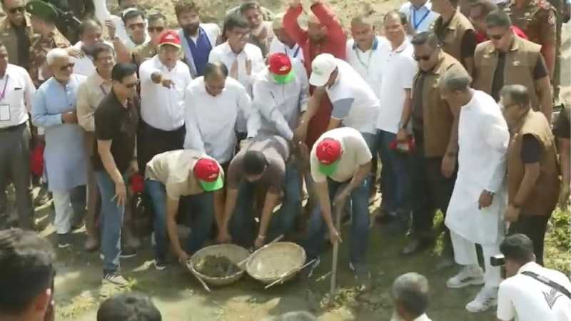দেশব্যাপী খাল খনন কর্মসূচির উদ্বোধন করলেন প্রধানমন্ত্রী তারেক রহমান