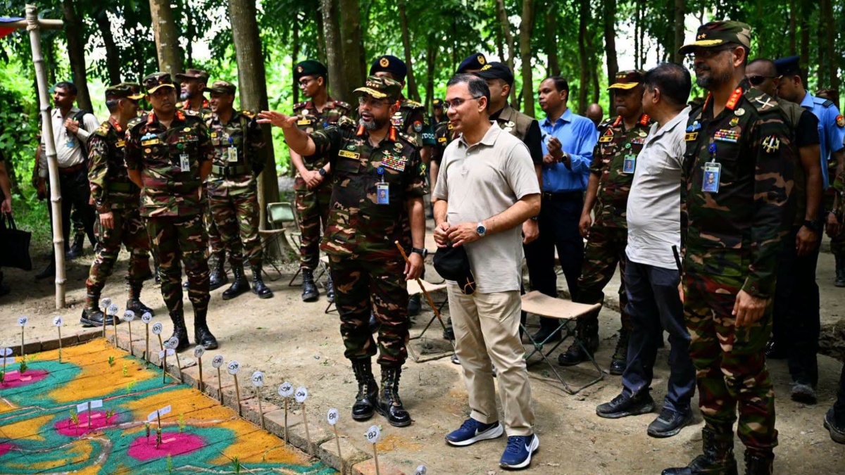 সেনাবাহিনীর গ্রীষ্মকালীন প্রশিক্ষণ পরিদর্শন করেছেন প্রধানমন্ত্রী