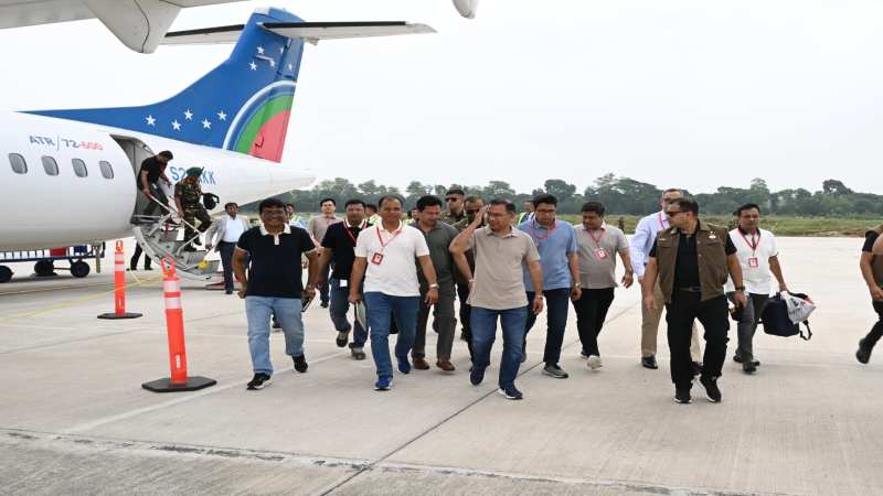 যশোর বিমানবন্দরে পৌঁছেছেন প্রধানমন্ত্রী