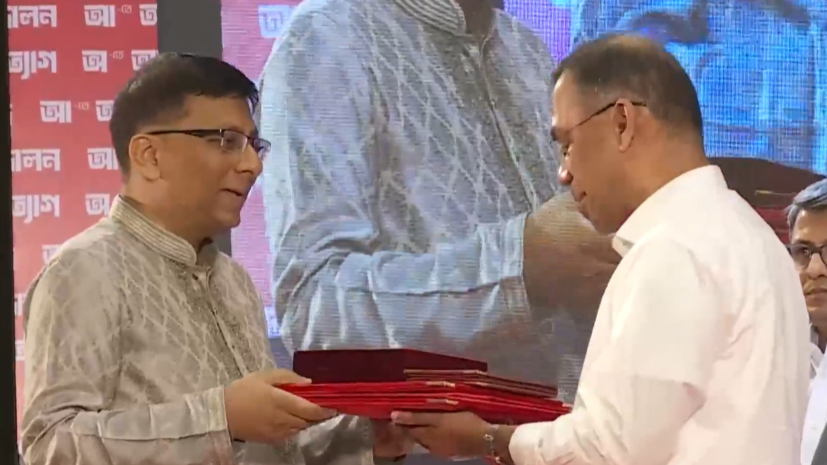 শিক্ষা-গবেষণায় একুশে পদক পেলেন অধ্যাপক মাহবুবুল