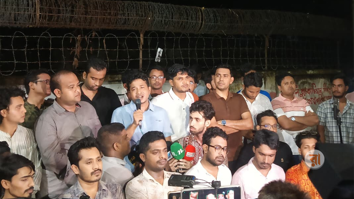 চবি শিক্ষার্থীদের ওপর হামলার ঘটনায় উত্তাল ঢাবি