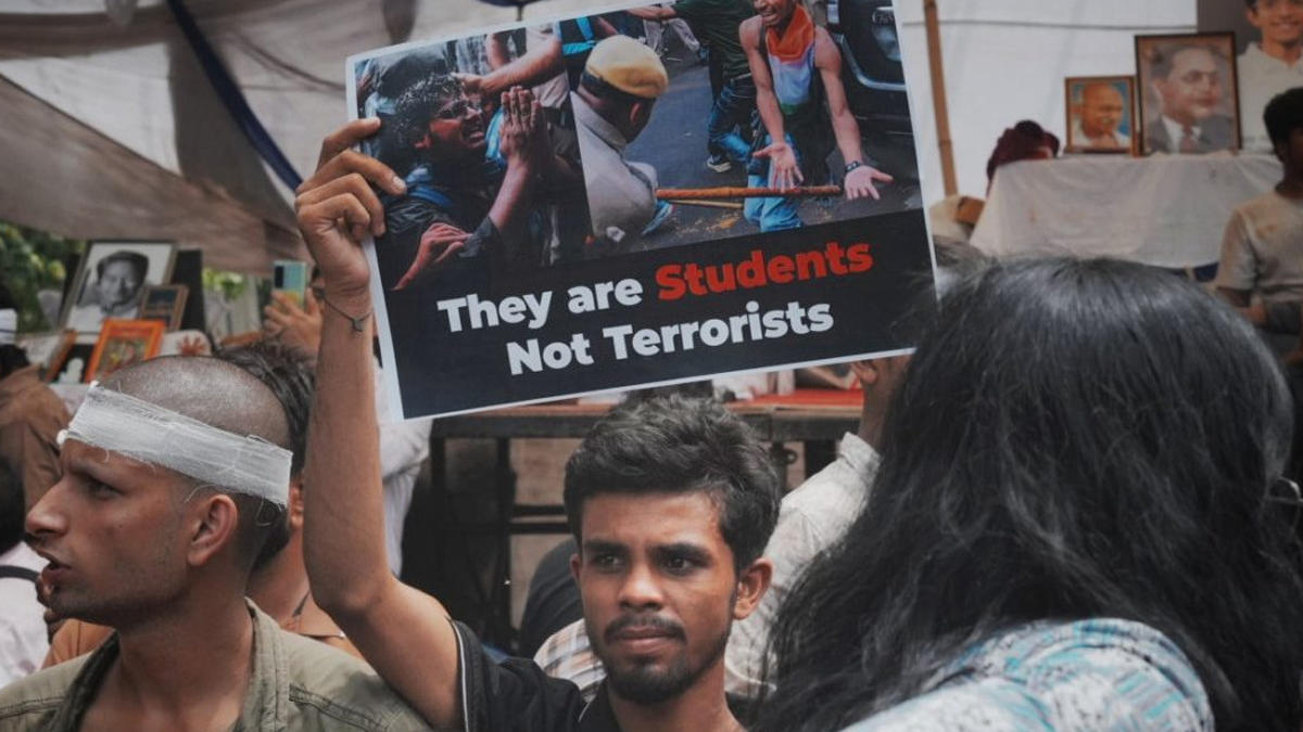 শুধু দাবিদাওয়ার আন্দোলন নয়, রাস্তায় নেমে আসা সাধারণ মানুষের গল্প