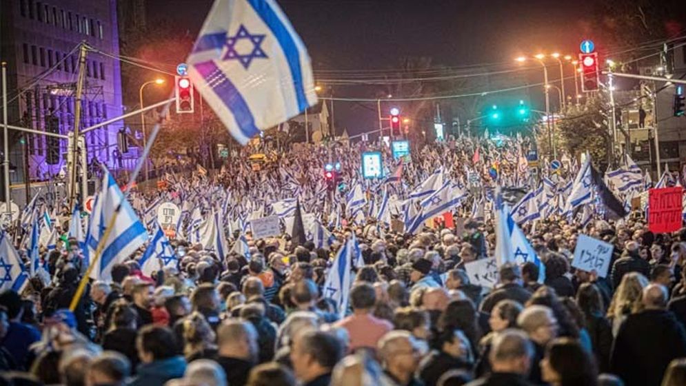জিম্মিদের ফিরিয়ে আনার দাবিতে ইসরায়েলে হাজার হাজার মানুষের বিক্ষোভ