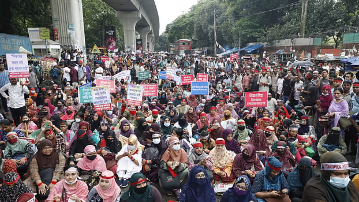 প্রাথমিকে নিয়োগ—  দ্রুত যোগদান ও পদায়নের দাবিতে সুপারিশপ্রাপ্তদের শাহবাগ অবরোধ