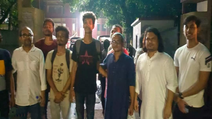 থানা থেকে ৩ শিক্ষার্থীকে ছাড়িয়ে আনলেন রাবির শিক্ষকেরা