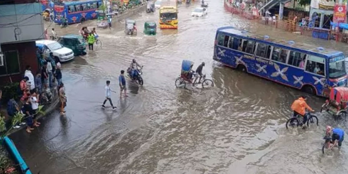 মৌসুমের সর্বোচ্চ বৃষ্টিপাতে রাজধানীতে জলাবদ্ধতা