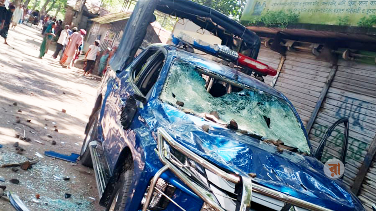 ‘নুরাল পাগলা’র দরবারে পু‌লি‌শের ওপর হামলার মামলায় সা‌ড়ে ৩ হাজার আসামি