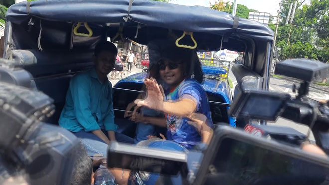 রাজশাহীতে ঝটিকা মিছিল থেকে পুলিশের গাড়ি ভাংচুর, আটক ৫