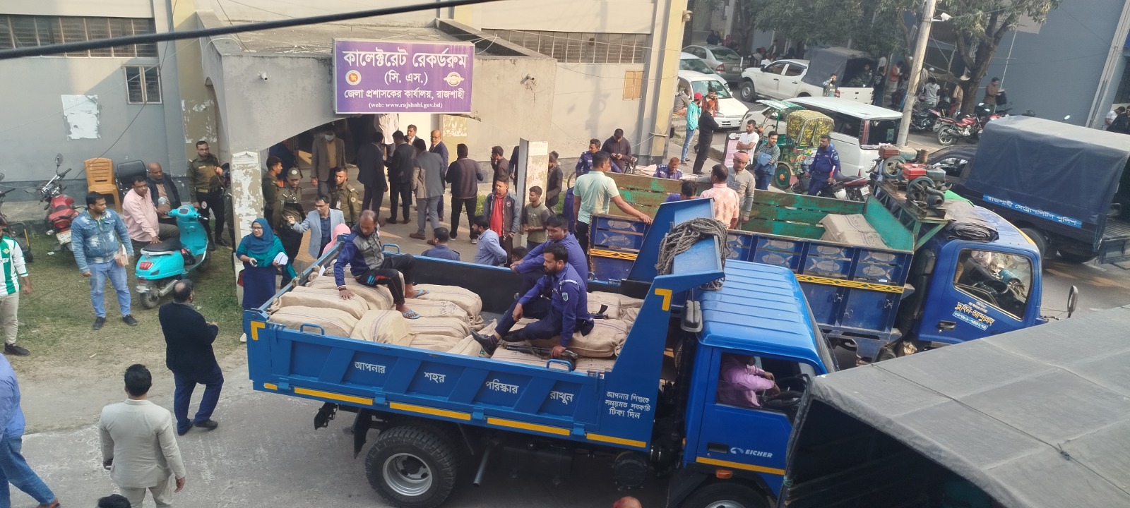 রাজশাহীর ছয় আসনের পাঁচটিতে পৌঁছেছে ব্যালট পেপার