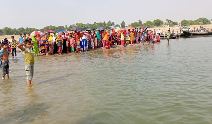 পদ্মা নদীতে গোসলে নেমে মাদ্রাসা ছাত্রের মৃত্যু, নিখোঁজ ১
