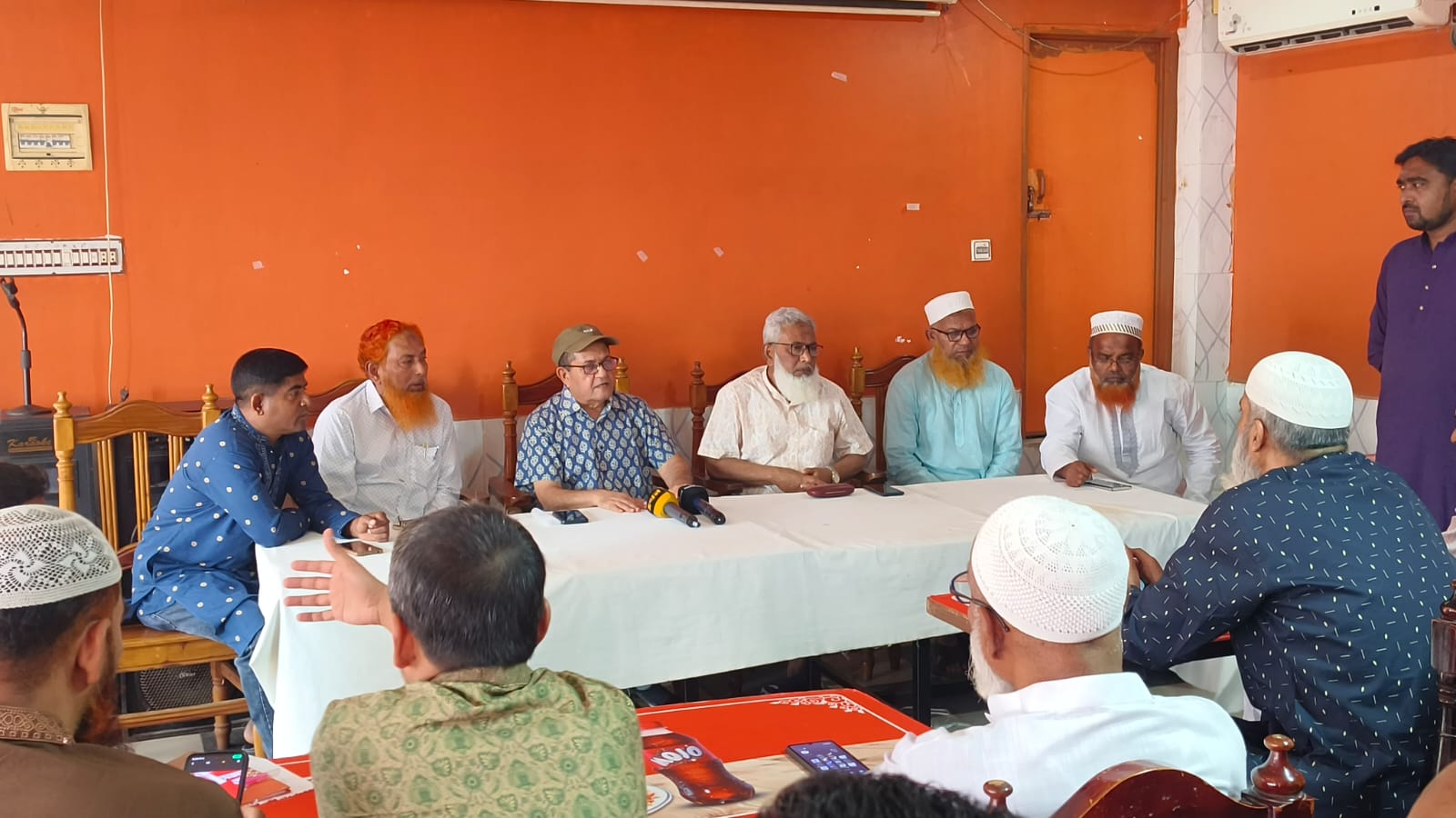 রাজশাহীতে সোমবার থেকে তেল উত্তোলন বন্ধের হুঁশিয়ারি