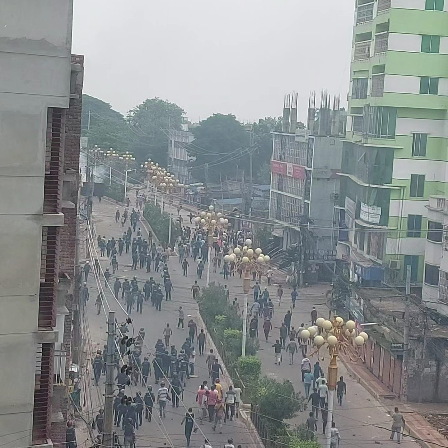 রাজশাহীতে ত্রিমুখী সংঘর্ষে আহত অর্ধশতাধিক