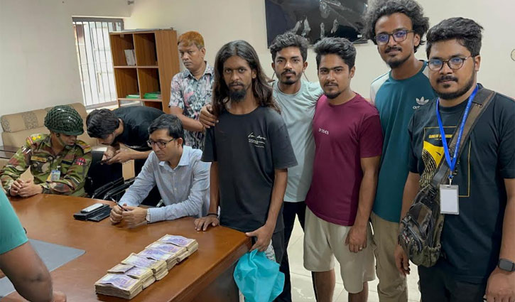 রাজশাহীতে ১৮ লাখ টাকাসহ ধাতব বস্তু পেলো শিক্ষার্থীরা