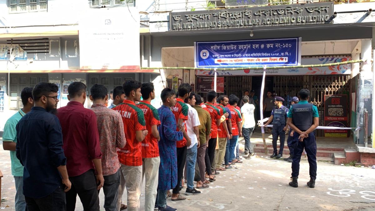 রাকসু নির্বাচনে ৩ ঘণ্টায় ভোট পড়েছে ২৫ শতাংশ