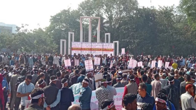 ৯ম পে-স্কেলের গেজেটের দাবিতে শহীদ মিনারে সমাবেশ, হুঁশিয়ারি