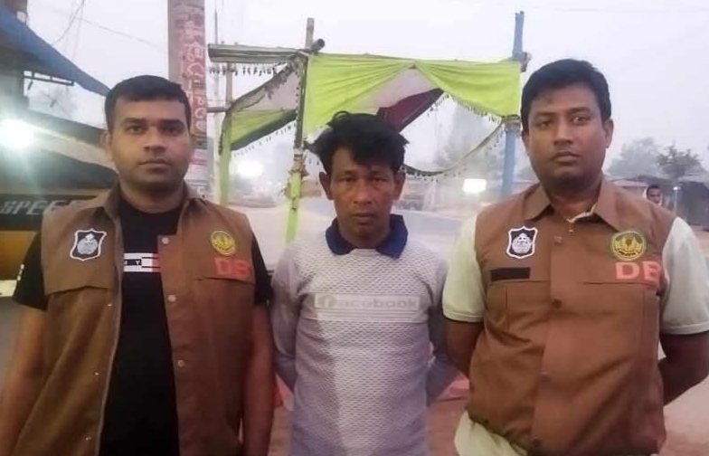 রাজশাহীতে নারীকে হেনস্তা করা ব্যক্তি নওগাঁয় আটক