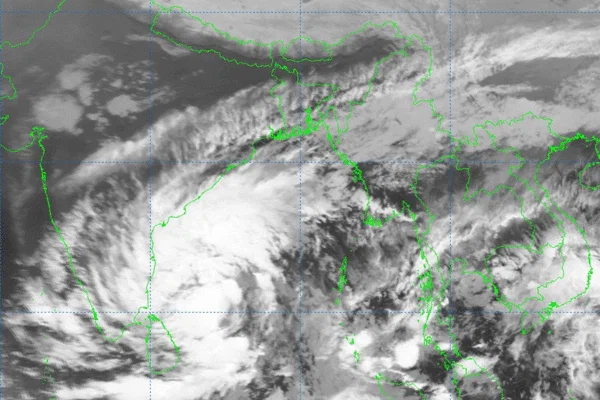 ঘূর্ণিঝড় রেমাল দুপুরে আঘাত হানতে পারে