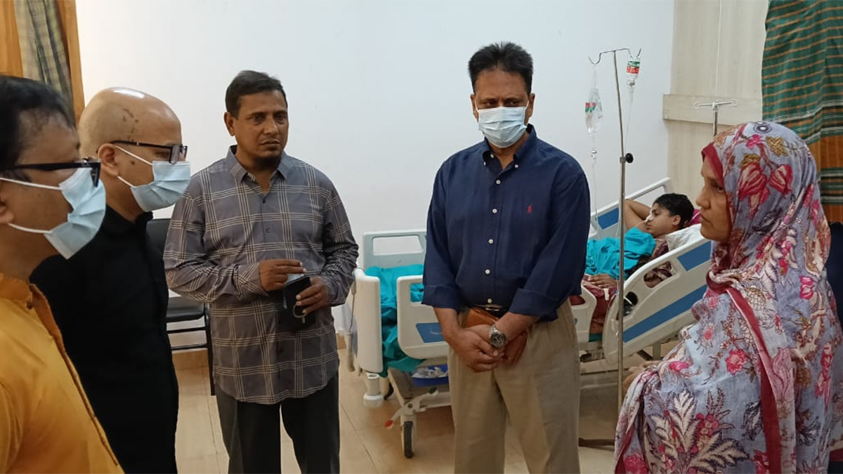 আহত বুয়েট শিক্ষার্থী শাদিদের খোঁজ নিলেন প্রধান উপদেষ্টার ২ প্রতিনিধি