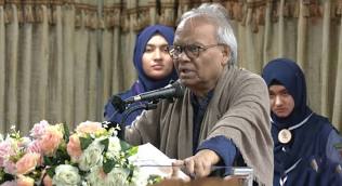মানুষের মুখে হাসি ফোটানোর লক্ষ্যে কাজ করছে সরকার: রিজভী