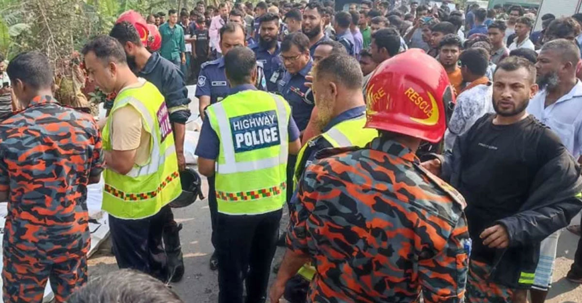 বাস-পিকআপ সংঘর্ষে নিহত বেড়ে ১৪