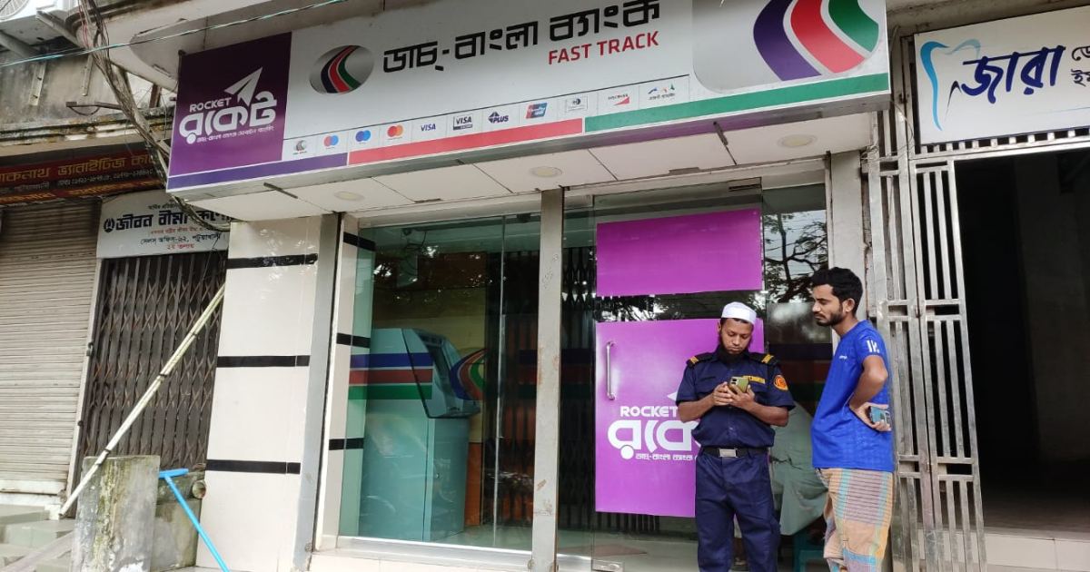 পটুয়াখালীতে এটিএম বুথসহ আরও দুই দোকানে দুর্ধর্ষ চুরি: নিরাপত্তাকর্মী আহত