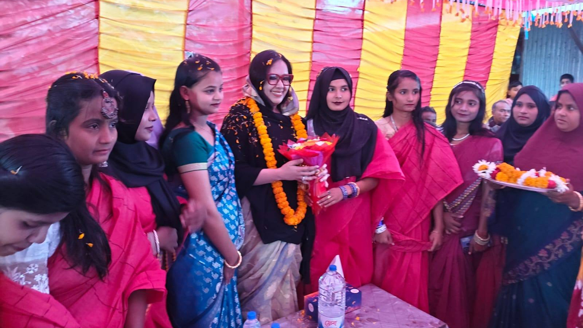 ছোটবেলা থেকেই হাঁস-মুরগি পালন করি, হাঁস প্রতীক চাইব: রুমিন ফারহানা