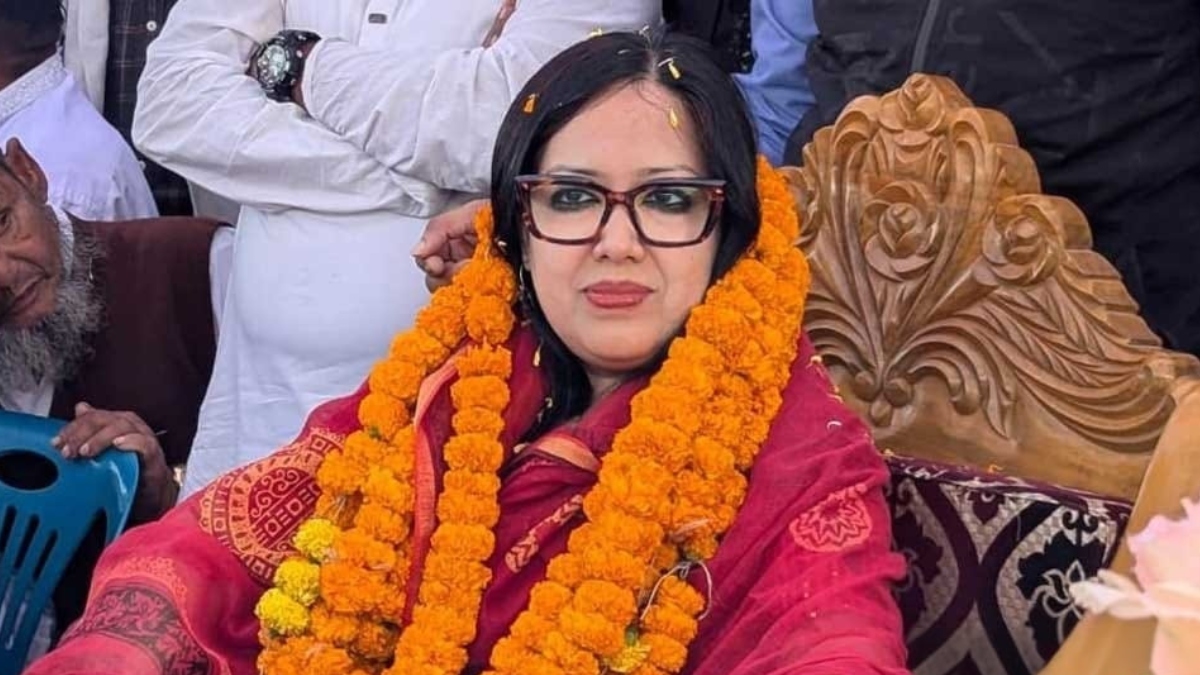 হাঁস নিয়ে হাসলেন বিএনপি থেকে বহিষ্কৃত রুমিন