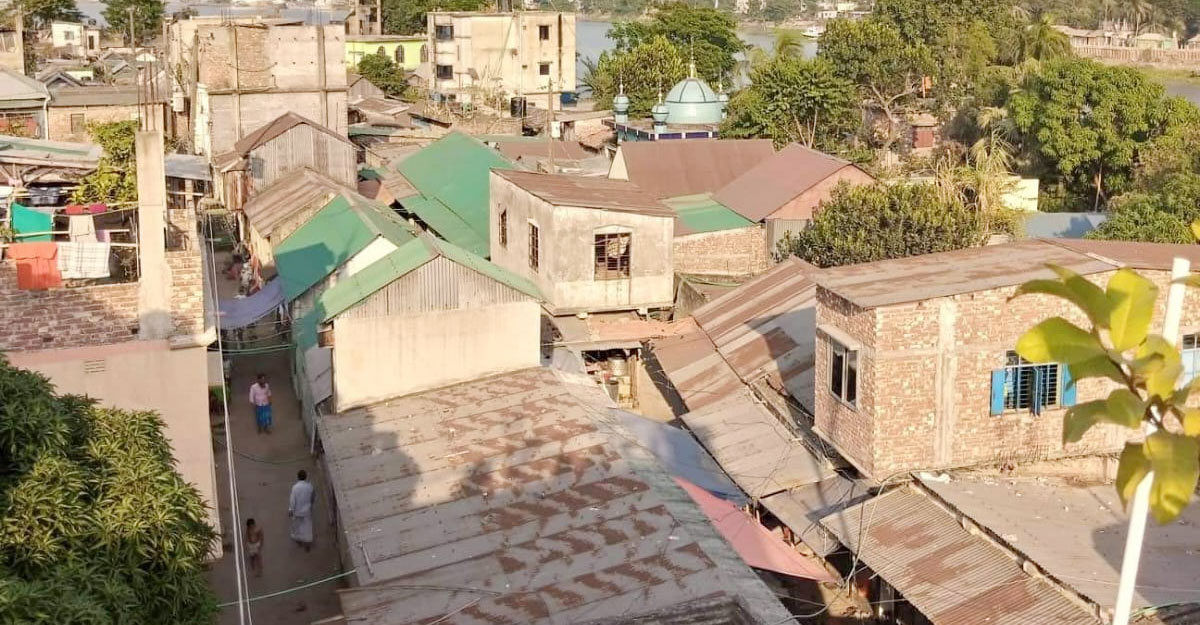 অগ্নিঝুঁকিতে রূপগঞ্জের চনপাড়া বস্তি