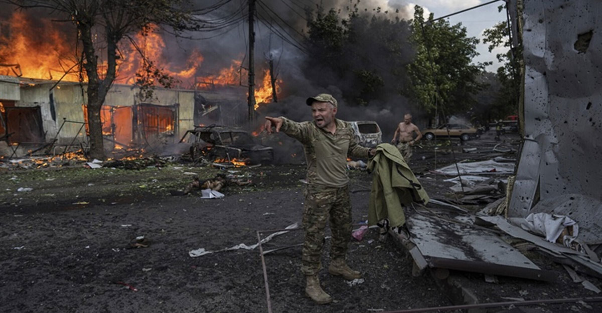 রাশিয়ার ক্ষেপণাস্ত্র হামলায় ইউক্রেনে নিহত ১৭