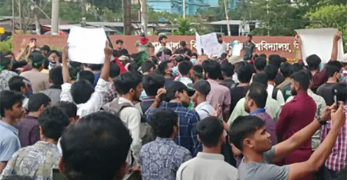 শাবিপ্রবির প্রধান ফটকে শিক্ষার্থীদের বিক্ষোভ