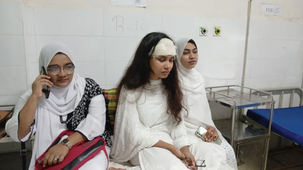বিচারক ছুড়লেন পেপারওয়েট, মাথা ফাটল আইনজীবীর