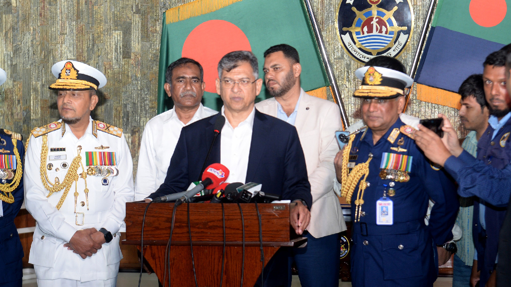 পরিস্থিতি বিবেচনায় পর্যায়ক্রমে ব্যারাকে ফিরবে সেনাবাহিনী: স্বরাষ্ট্রমন্ত্রী